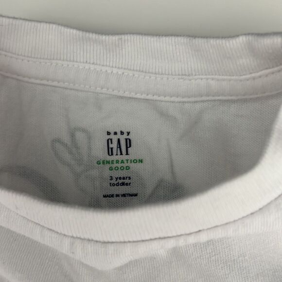 Toddler Gap Bundle of 3 t-shirts and 1 denim shorts - Picture 10 of 13